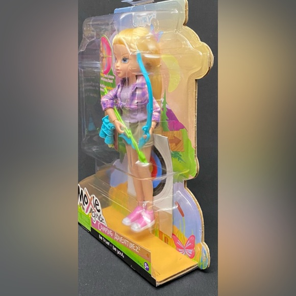 Moxie Girlz Camping Adventurez Archery Champion Doll ~ Avery Brand NEW - Picture 3 of 8